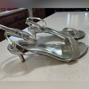 Fioni 9 Wide Silver Strappy Heels
